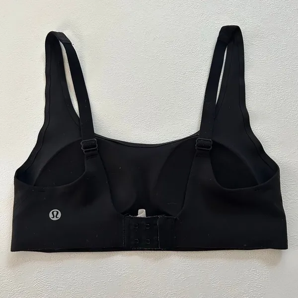 Lululemon Black Sports Bra Size 6 Adjustable Strap Yoga Activewear - Image 3