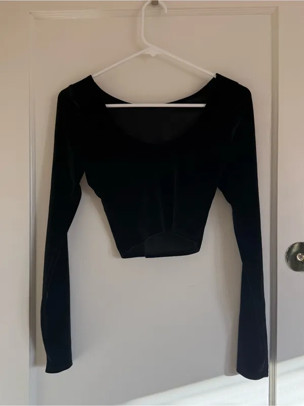 Abercrombie & Fitch Black Velvet Long-Sleeve Crop Top - Image 3