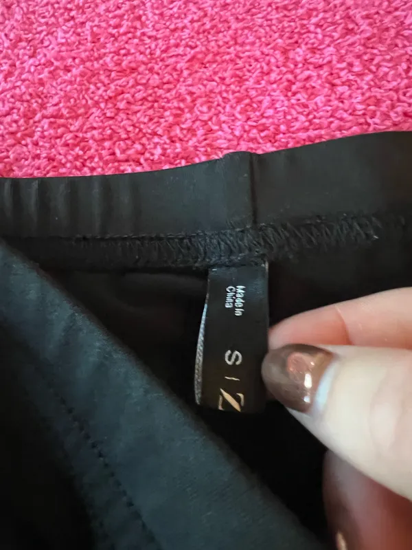 Zaful Discover elegance with these sleek black women's pants. Perfect for any occasion, these pants offer both style and comfort. - Image 2