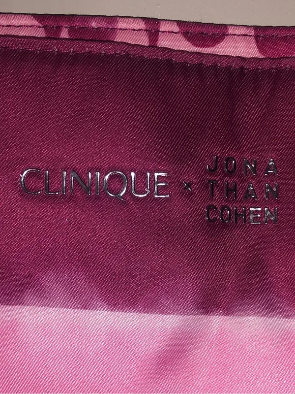 Clinique Satin Ombre Tote in Berry, Pink & Red - Image 2