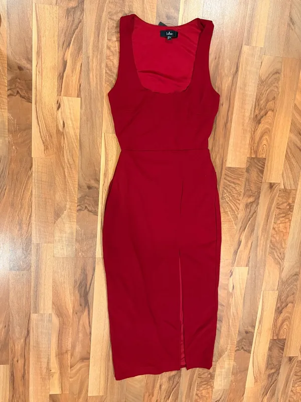 Lulus Women's Sleeveless Scoop-Neck Midi Dress in Burgundi. - Image 4