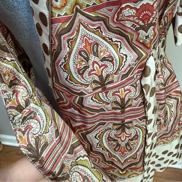 BCBGMAXAZRIA silk polka dots paisley print wrap top snap closure size small tie waist - Image 6