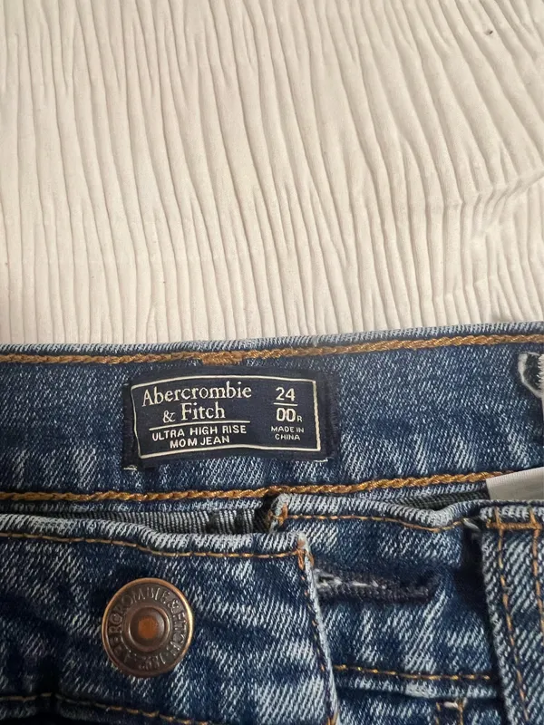 Abercrombie & Fitch Mom Jeans - Image 3