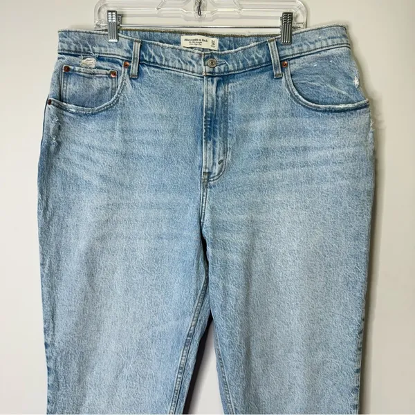 Abercrombie & Fitch Short Ultra High Rise 90s Straight‎ Jean Light Wash Curve - Image 5