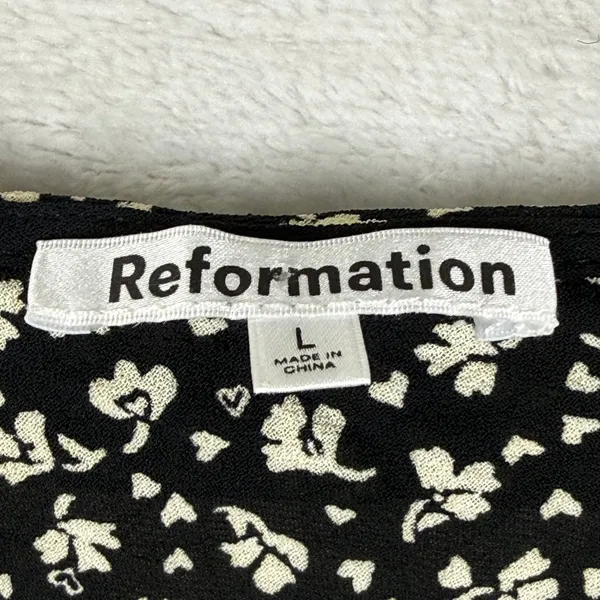 Reformation Black Cream Ditsy Floral V-Neck Tie Peplum Blouse Large Cap Sleeve - Image 2