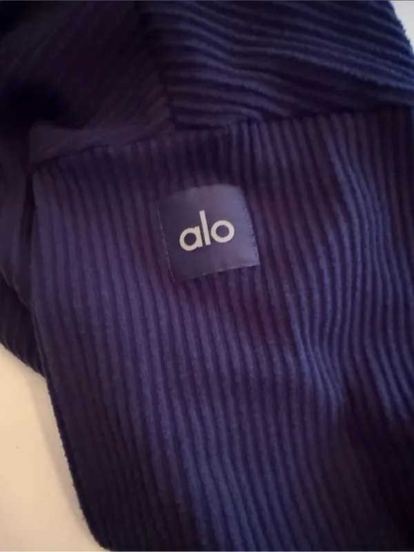ALO Yoga Muse Navy Cropped Ribbed Hoodie - Image 3