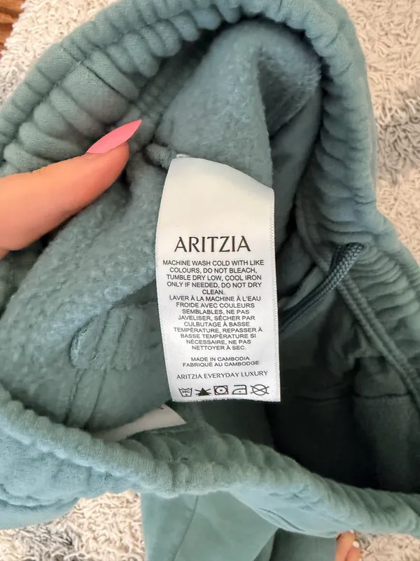 Aritzia Sweatfleece Mega Cargo Cozy Sweatpants - Image 5