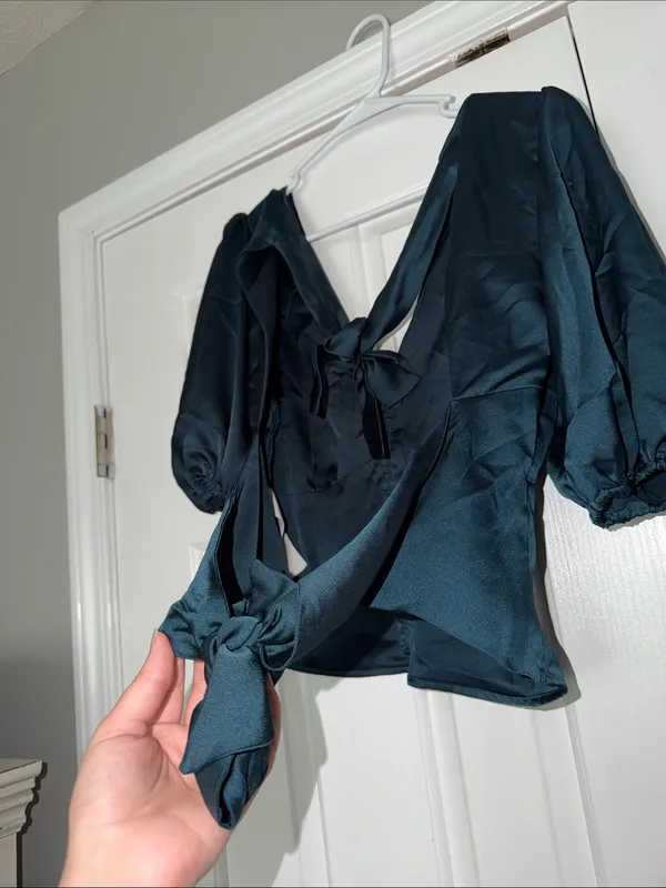 Abercrombie and Fitch Green Satin Puff Sleeve Tie Back Blouse size S - Image 5