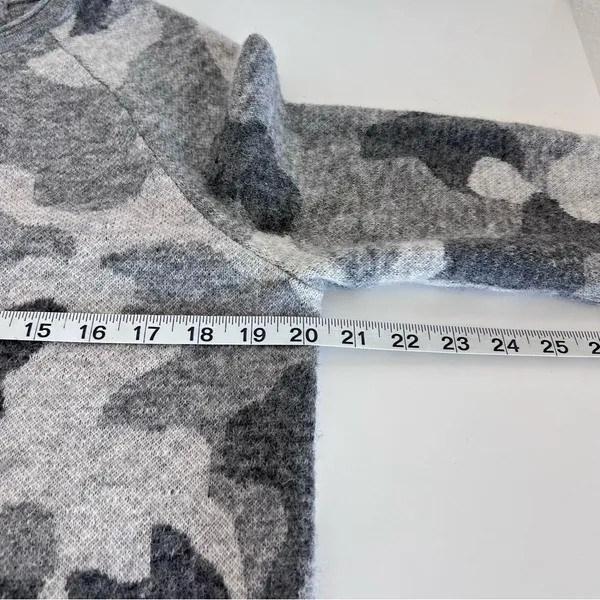 Athleta Undercover‎ Camo Pullover Sweater in CYA Grey - Image 7