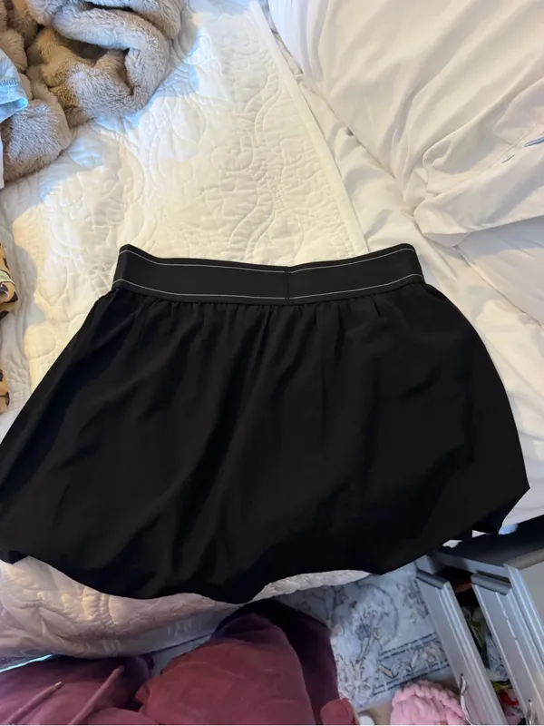 ALO Yoga Black Women's Athletic Skort with Logo Waistband - Image 3