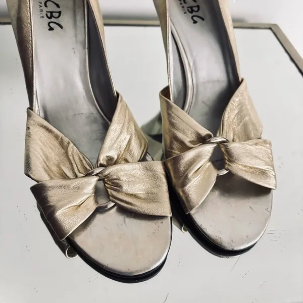 BCBG Gold Women's Metallic Heel Shoes Size 9 - Image 6