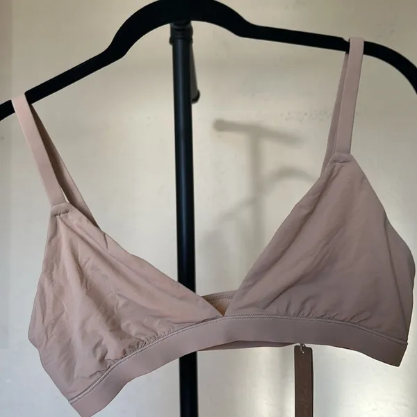 NWT Skims Everybody Triangle Bralette CLAY‎ Bra Nude Beige Size S - Image 4