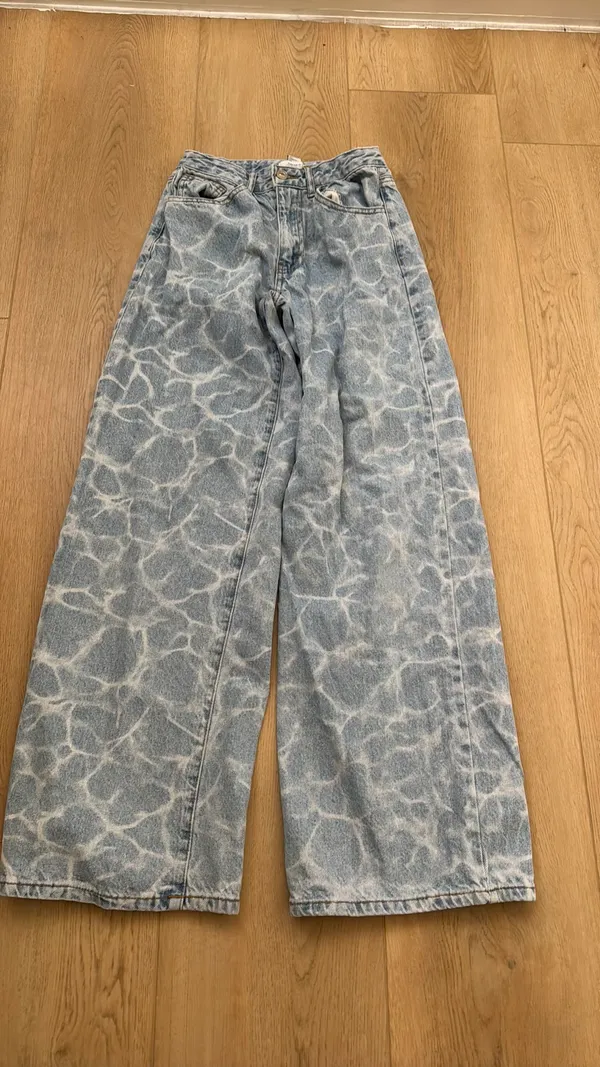 Forever 21 Jeans - Image 2