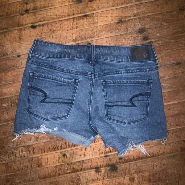 American Eagle medium wash size 4 Daisy Duke shortie shorts - Image 2