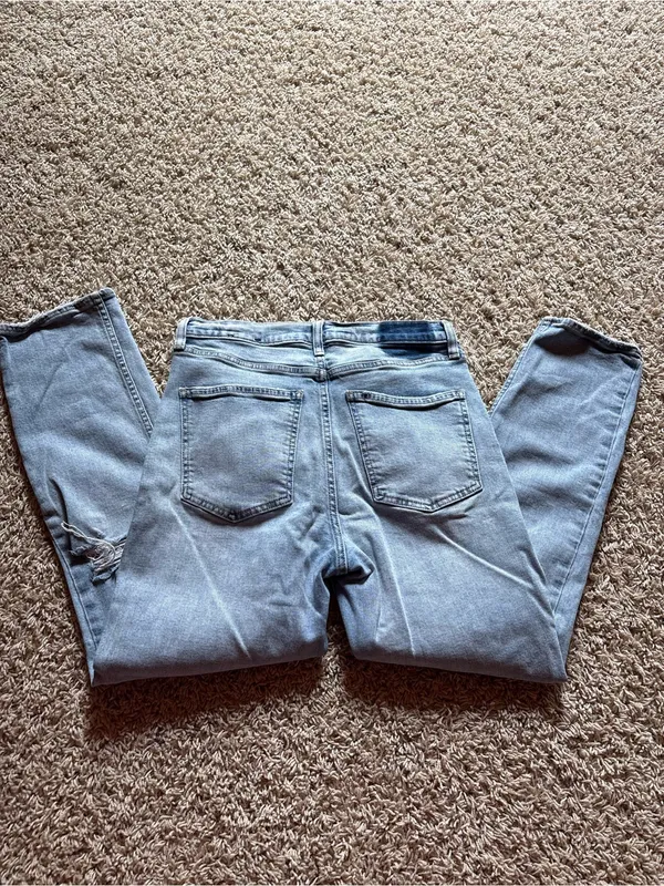 GAP Light Blue High-Rise Distressed Women’s Jeans - Image 3