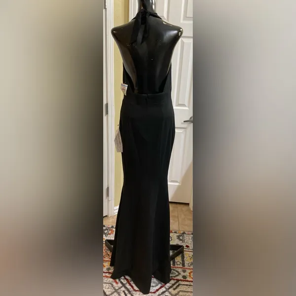 Dress the Population Camden Sleeveless Halter Plunging Gown – Black – Medium - Image 5