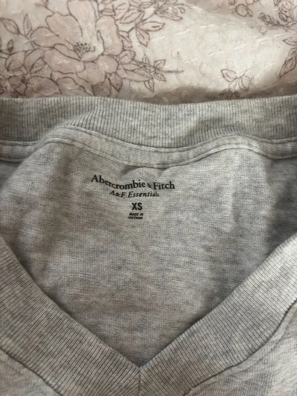 Abercrombie Long Sleeve Oversized Jersey V Neck Tee - Image 4