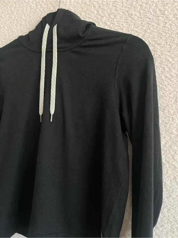 Vuori Women’s Halo Essential DreamKnit Soft Black‎ Pullover Hoodie Size Small - Image 6