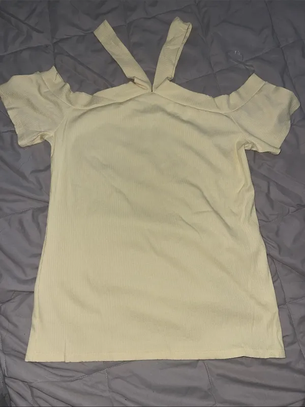 Cherish Ribbed Knit Short Sleeve Cold Shoulder Top Pale Yellow Medium - Image 2