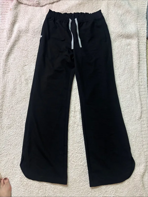 Figs Shelby Ultra High Rise Wide Leg Scrub Pant in Black Size Small/ tall - Image 5