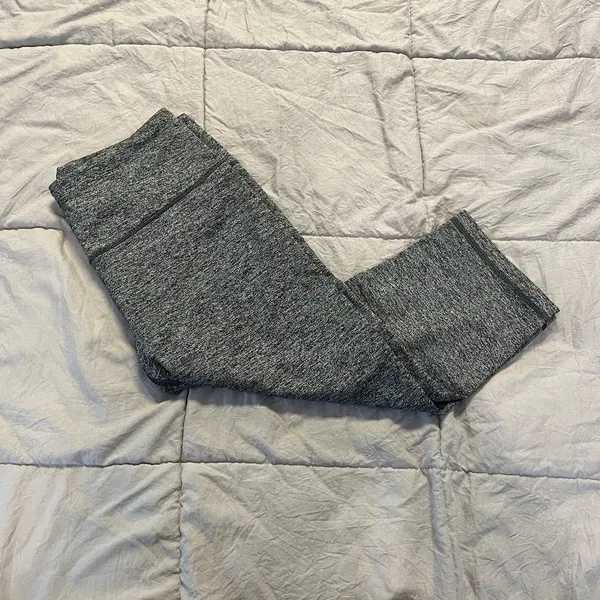 NWOT Victoria's Secret VSX Sport Knockout Capri Leggings - Image 2