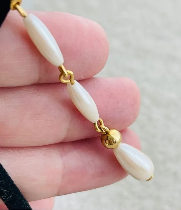 Vintage artificial pearls dropped earrings - Image 5