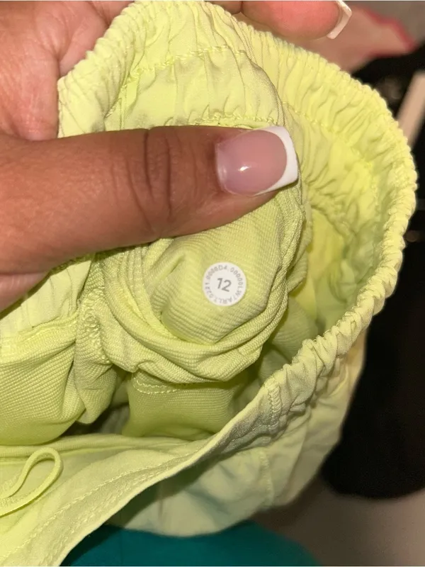 Lululemon Hotty Hot Low Rise Short 4" - Image 5