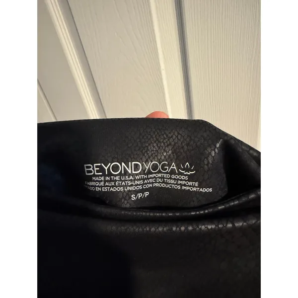 Beyond Yoga Snake Skin Pattern Leggings Size Small - Image 2