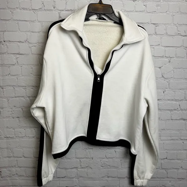 Teela half zip black and white active top size medium athleisure fleece lined - Image 2