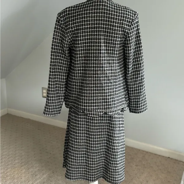 Chic‎ Black and White Skirt Set for Effortless Elegance Size XS - Image 5