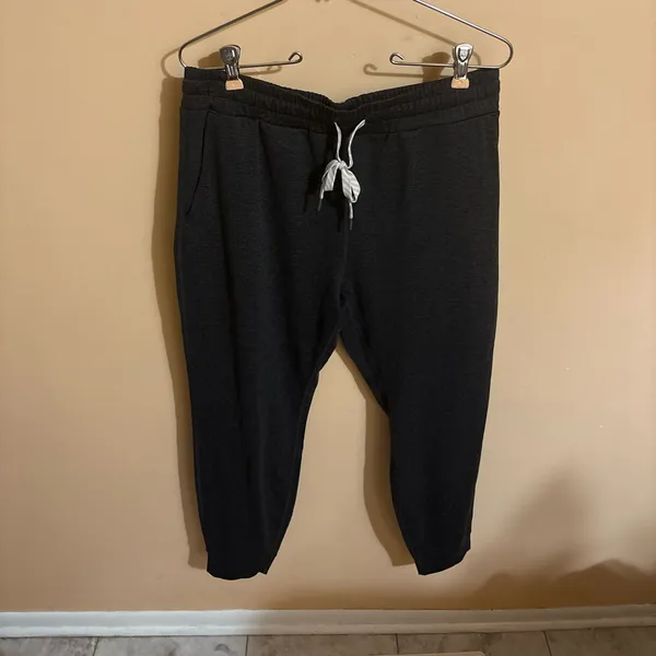 Vuori Performance Joggers in Charcoal Heather - Image 3