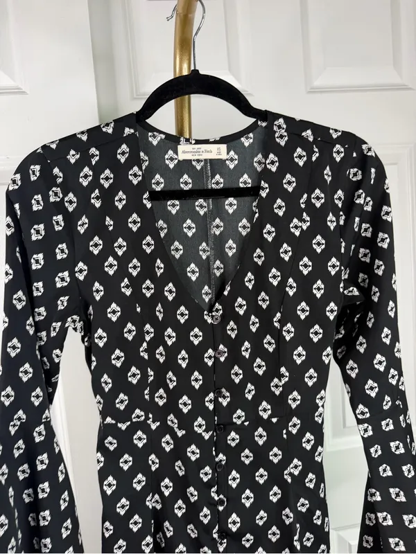 Abercrombie & Fitch XS Black Geometric Print Bell Sleeve Mini Dress - Image 3