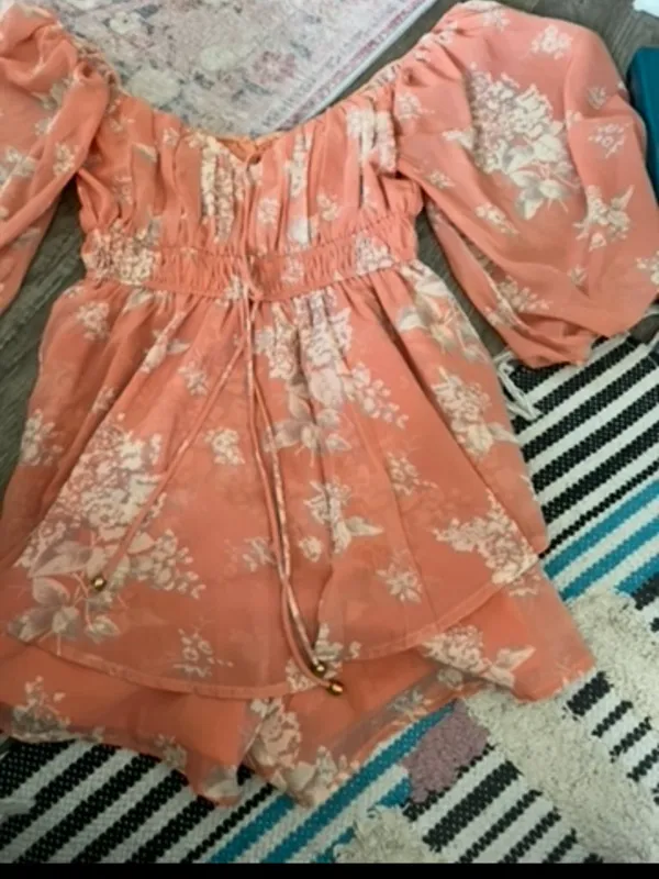 Selfie Leslie floral romper‎ size M - Image 4