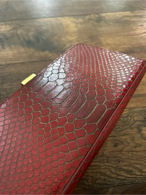 Hobo international red snakeskin gold metal wristlet clutch - Image 4
