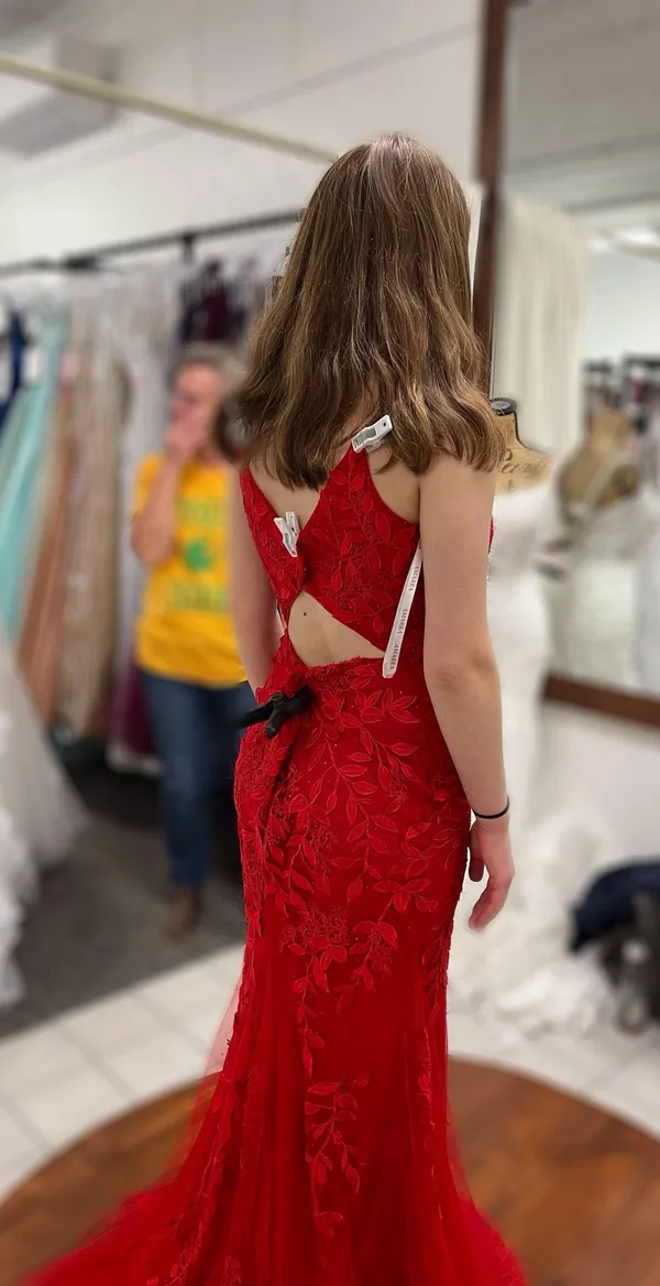 Prom Dress Red Size 4 - Image 2