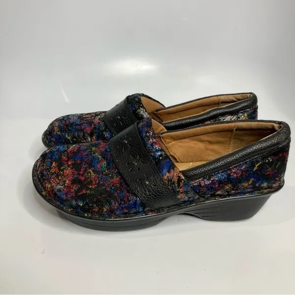 Nurse mates pillow top clogs‎ multicolored size 8 - Image 3