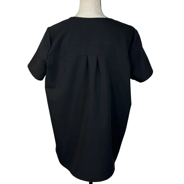FIGS Medium Scrub Top Technical Collection V-Neck Short Sleeves Pockets Womens - Image 4