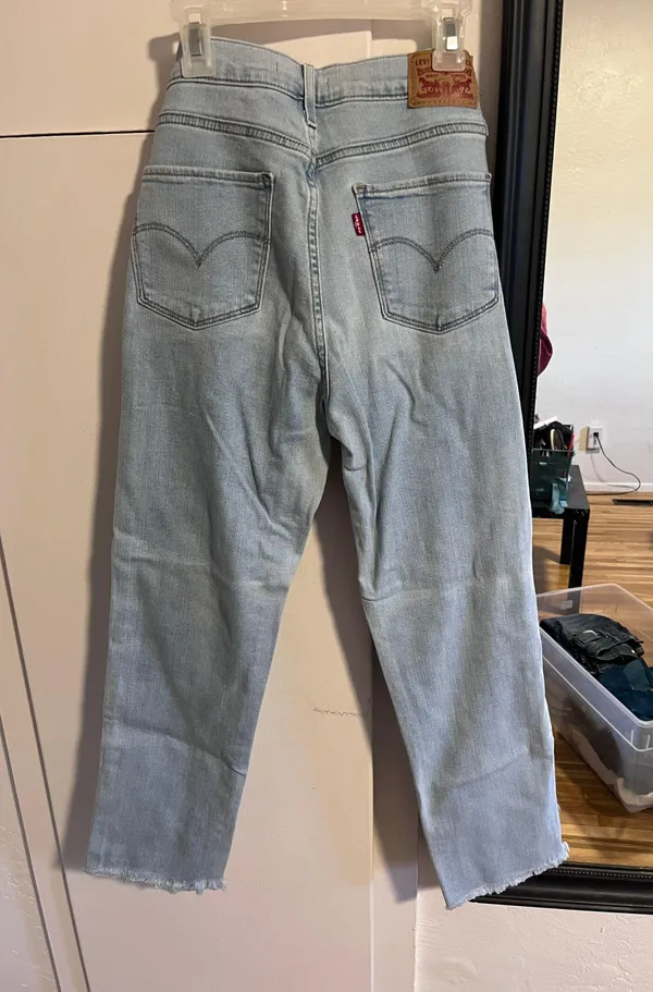 Levi's 724 High-Rise Straight Crop Jeans - Image 2