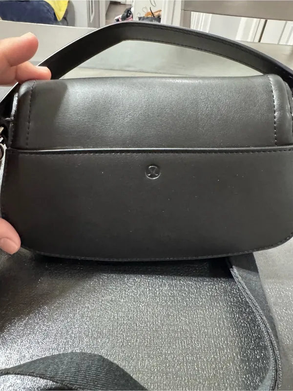 Lululemon Leather Alternative Mini Bag 1.2L with COIN POUCH - Image 5