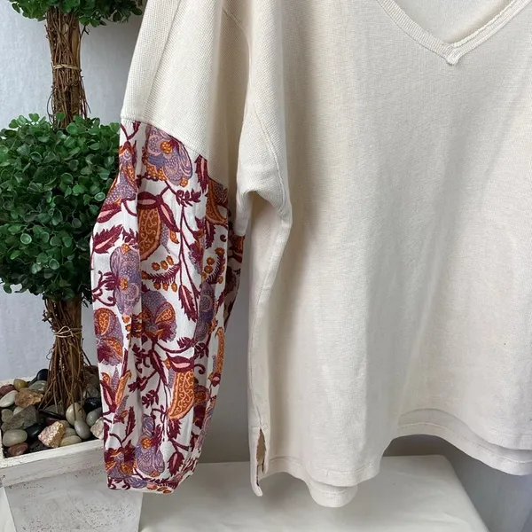 Anthropologie Tan Cream & Red Long Floral Sleeve V Neck Oversized Top M - Image 4
