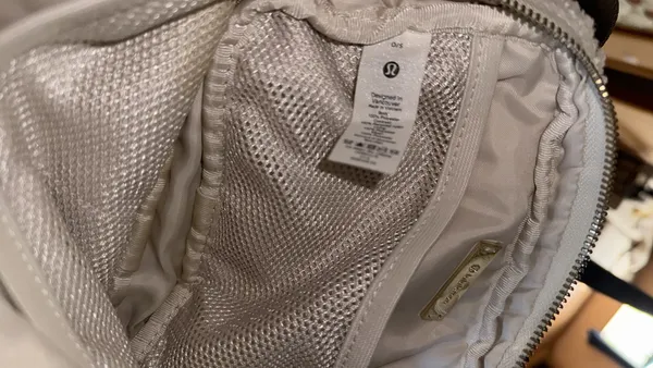 Lululemon Sherpa Belt Bag - Image 3
