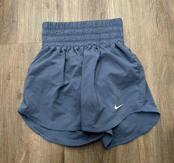 Nike One Women's Dri-FIT Ultra High-Waisted 3" Brief-Lined Shorts Gray Size S - Image 2
