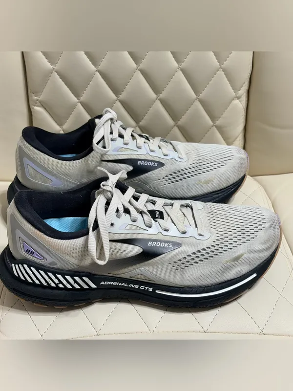 Brooks Adrenaline GTS 23 size 8.5 wide with Hoka insoles - Image 14