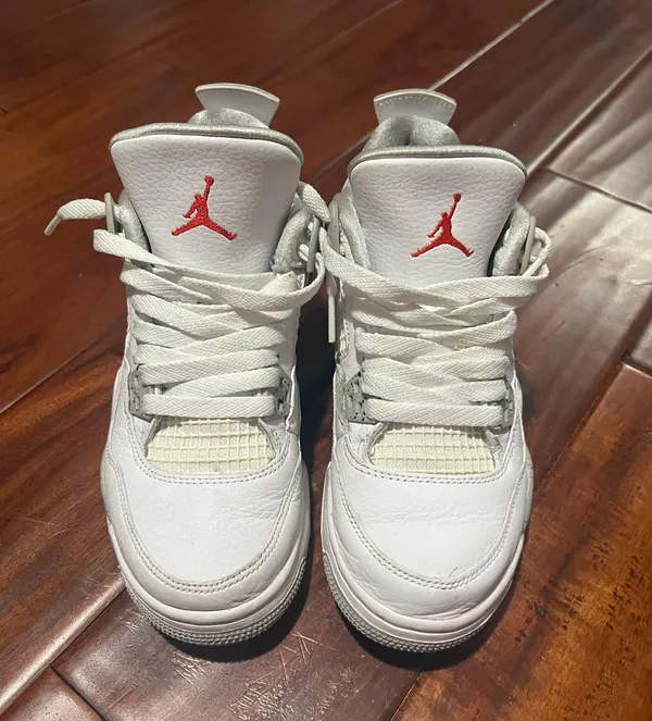 Air Jordan 4s - Image 2