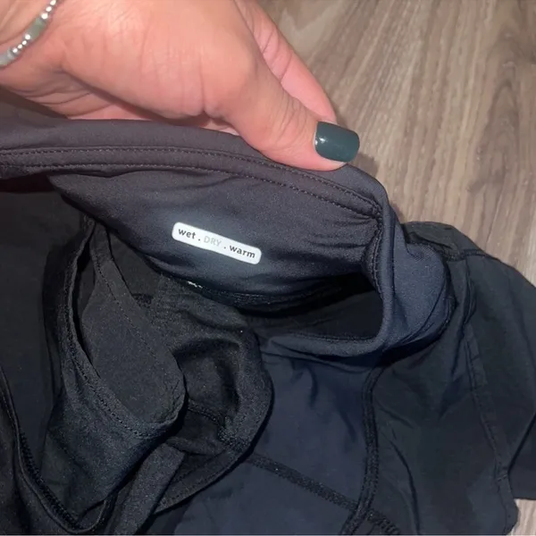 Lululemon black shorts - Image 10