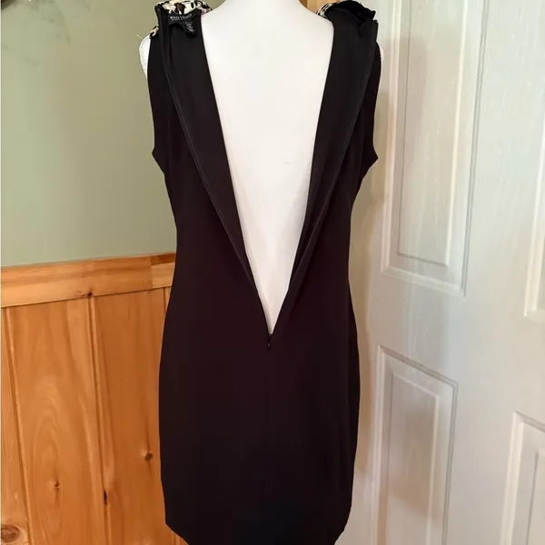 White House black market black dress with detachable accent size 8 - Image 6
