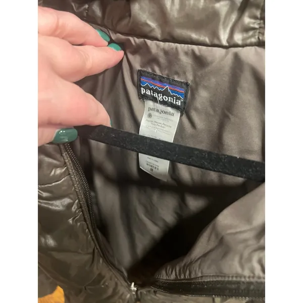 Patagonia women's brown winter‎ jacket with hood size medium - Image 5