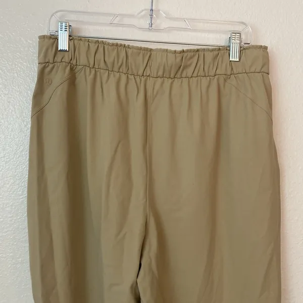 Lululemon 12 Stretch High Rise Crop 23" in Trench Tan - Image 11