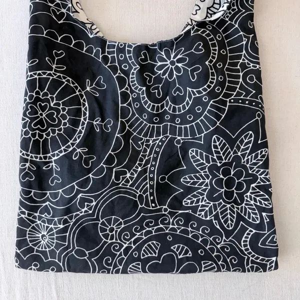 Unbranded Reversible Hobo Bag Women OS Black White Mandala Floral Tote Pouch - Image 7