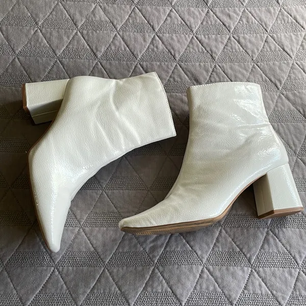 Elegant White Ankle Boots Size 8 - Image 4